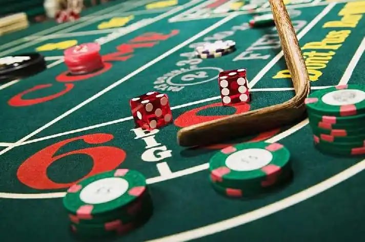 Filipino player enjoying live dealer baccarat on xbjili mobile casino platform